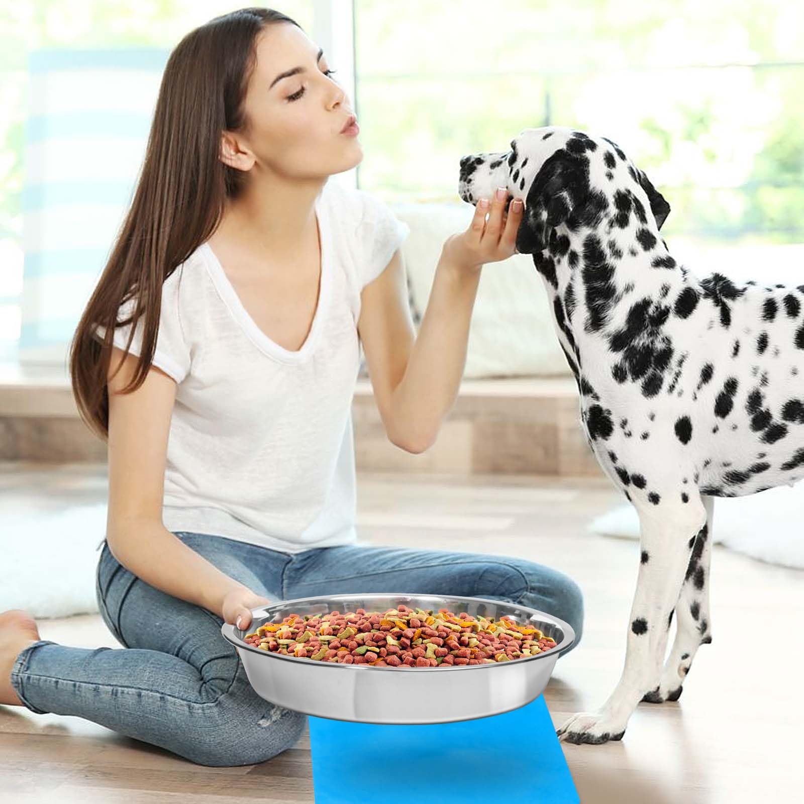 Harhana 8-cup capacity suitable for larger canines during meals.