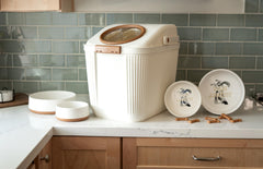 Harry Barker airtight sealing system keeps kibble fresh and protected from moisture.