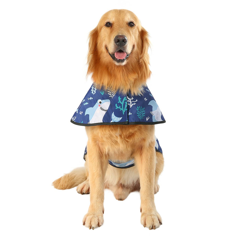 HDE raincoat features reflective trim for safer nighttime strolls.