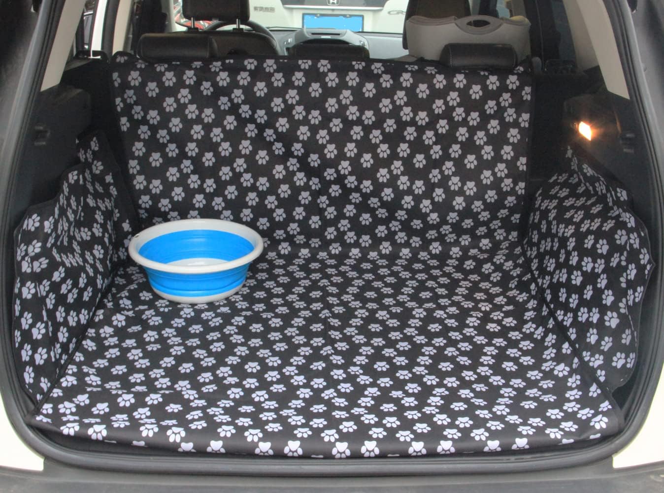 HelloTree pet trunk cargo liner protects SUV interior from scratches.