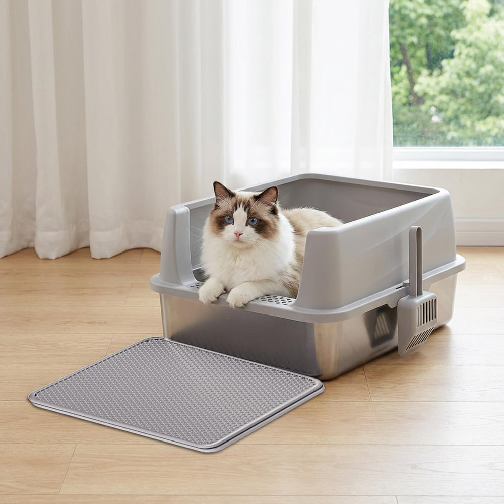 Henkelion litter-tracking barrier keeps the surrounding floor tidier.