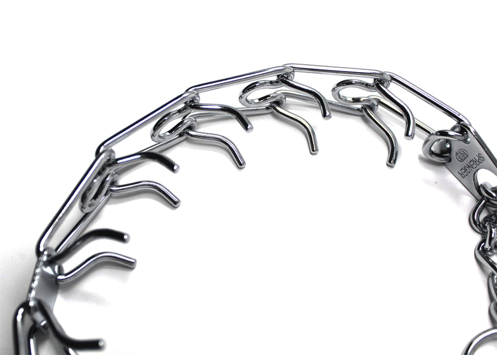 Herm Sprenger quick-release buckle enables fast collar changes between activities.
