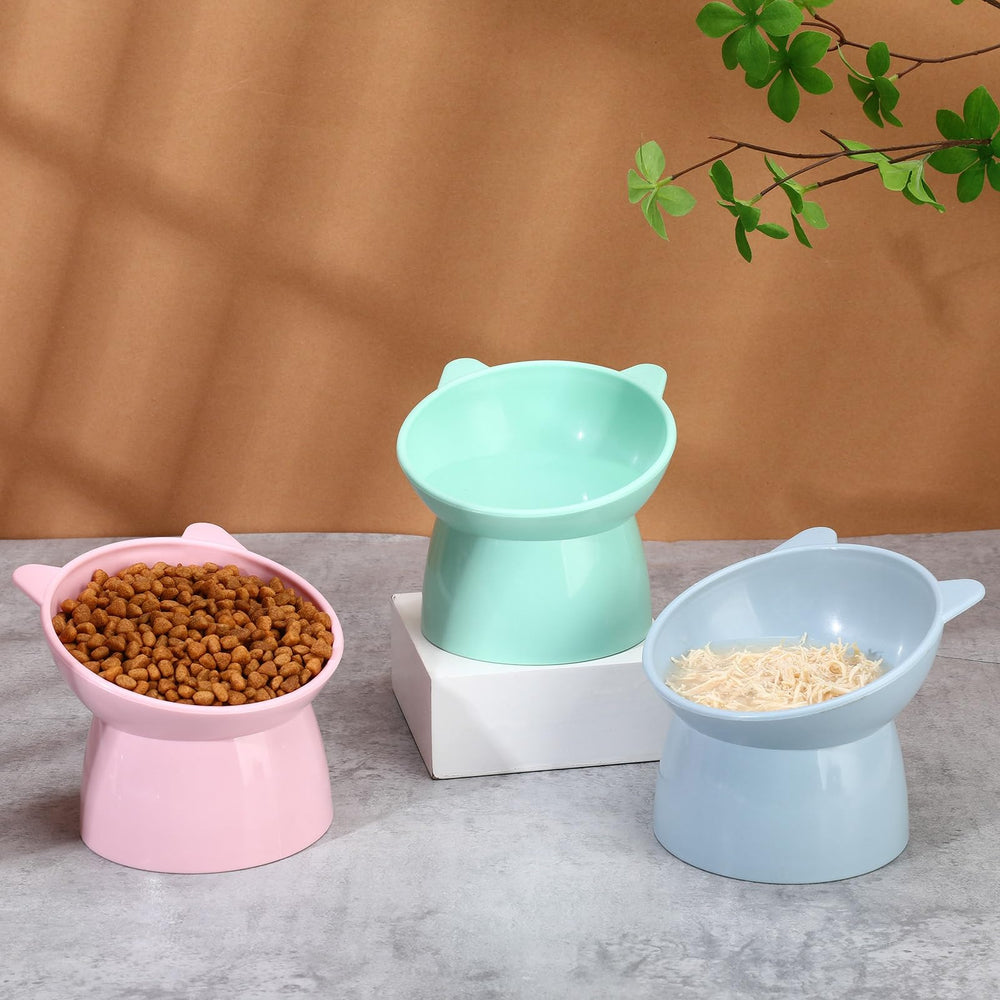 Hoemwarm whisker-friendly dining setup with three bowls.