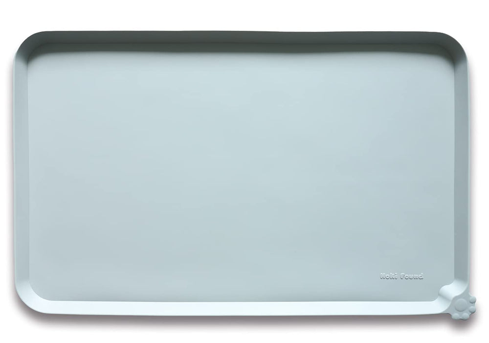 Hoki Found battleship-design silicone tray prevents spills during meals.