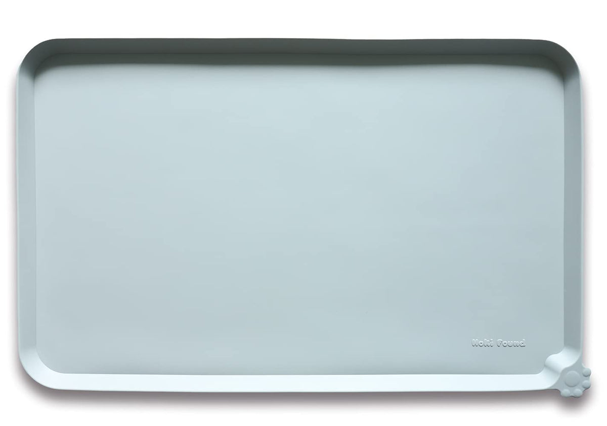 Hoki Found battleship-design silicone tray prevents spills during meals.