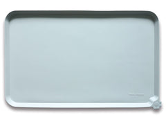 Hoki Found battleship-design silicone tray prevents spills during meals.