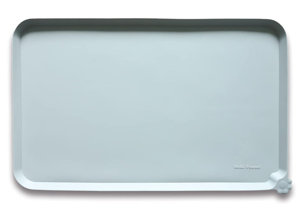 Hoki Found L silicone feeding mat with higher lip keeps bowls in place and reduces spills.
