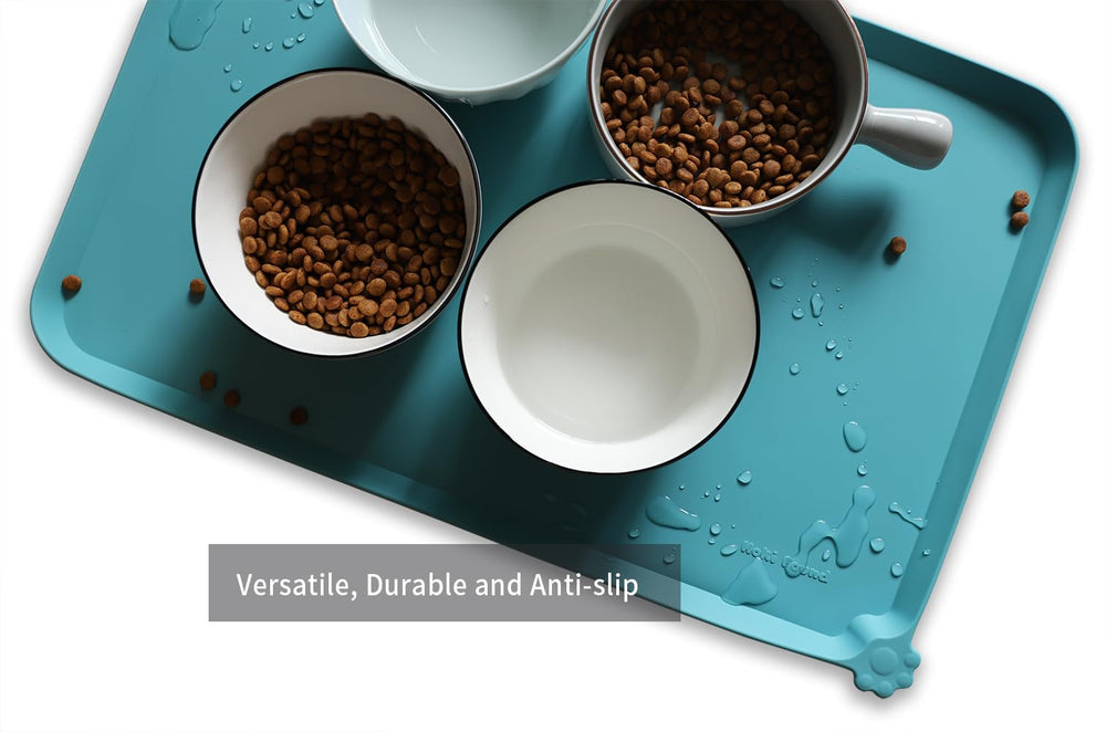 Hoki Found Glacier dishwasher-safe mat for easy cleaning after feeding.