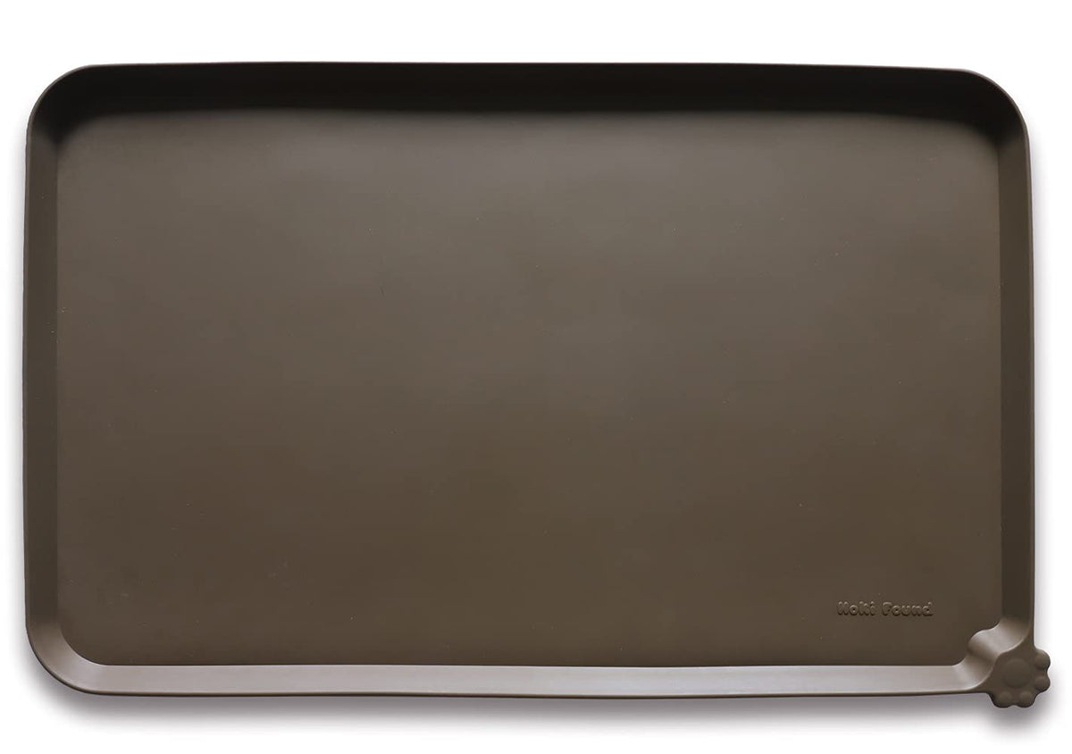 Hoki Found L silicone pet food mat with anti-slip surface to prevent spills during meals.