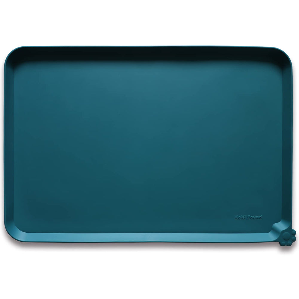Hoki Found L silicone pet food mats with a non-slip surface that keeps bowls in place.
