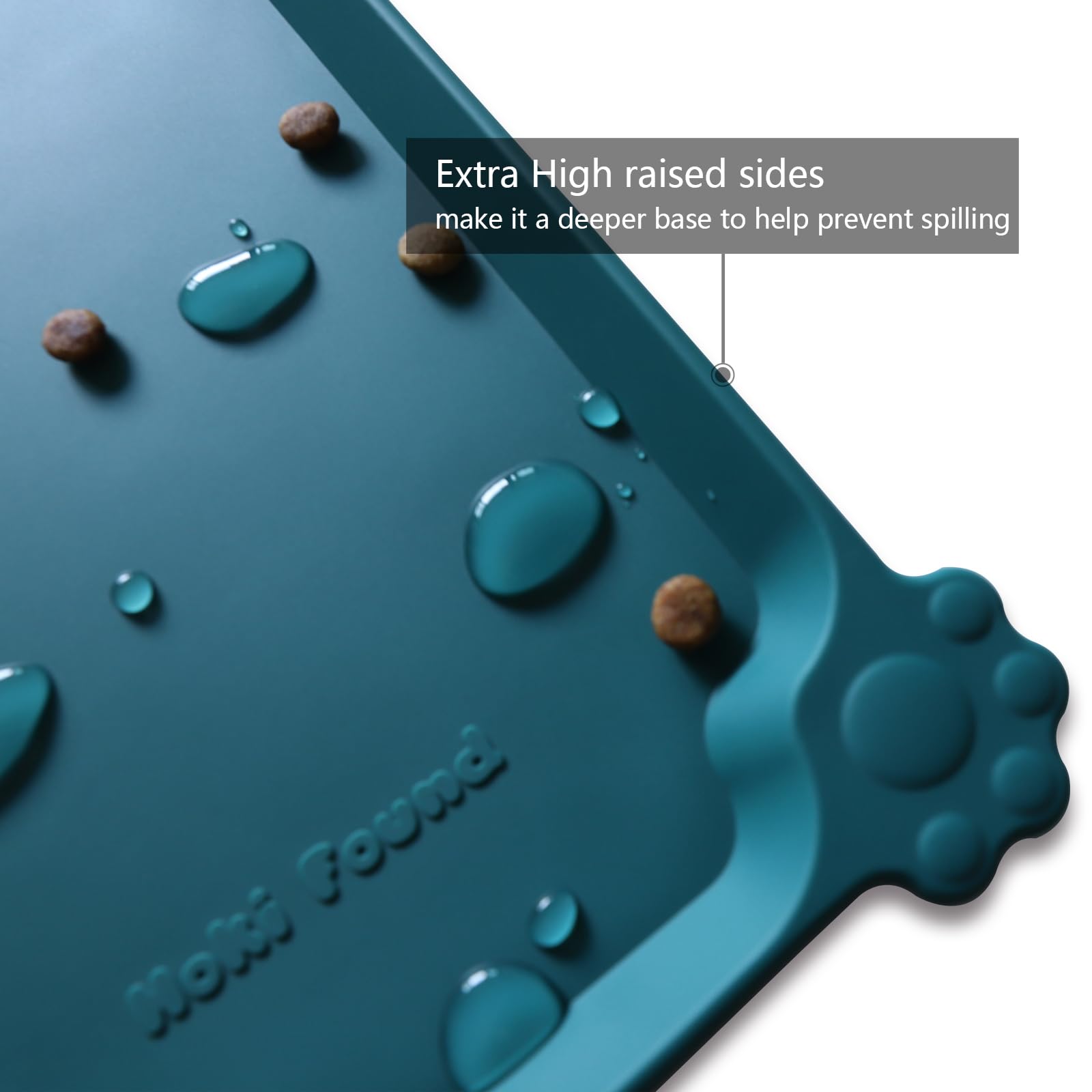 Hoki Found L silicone pet food mats in waterproof material for effortless cleaning.