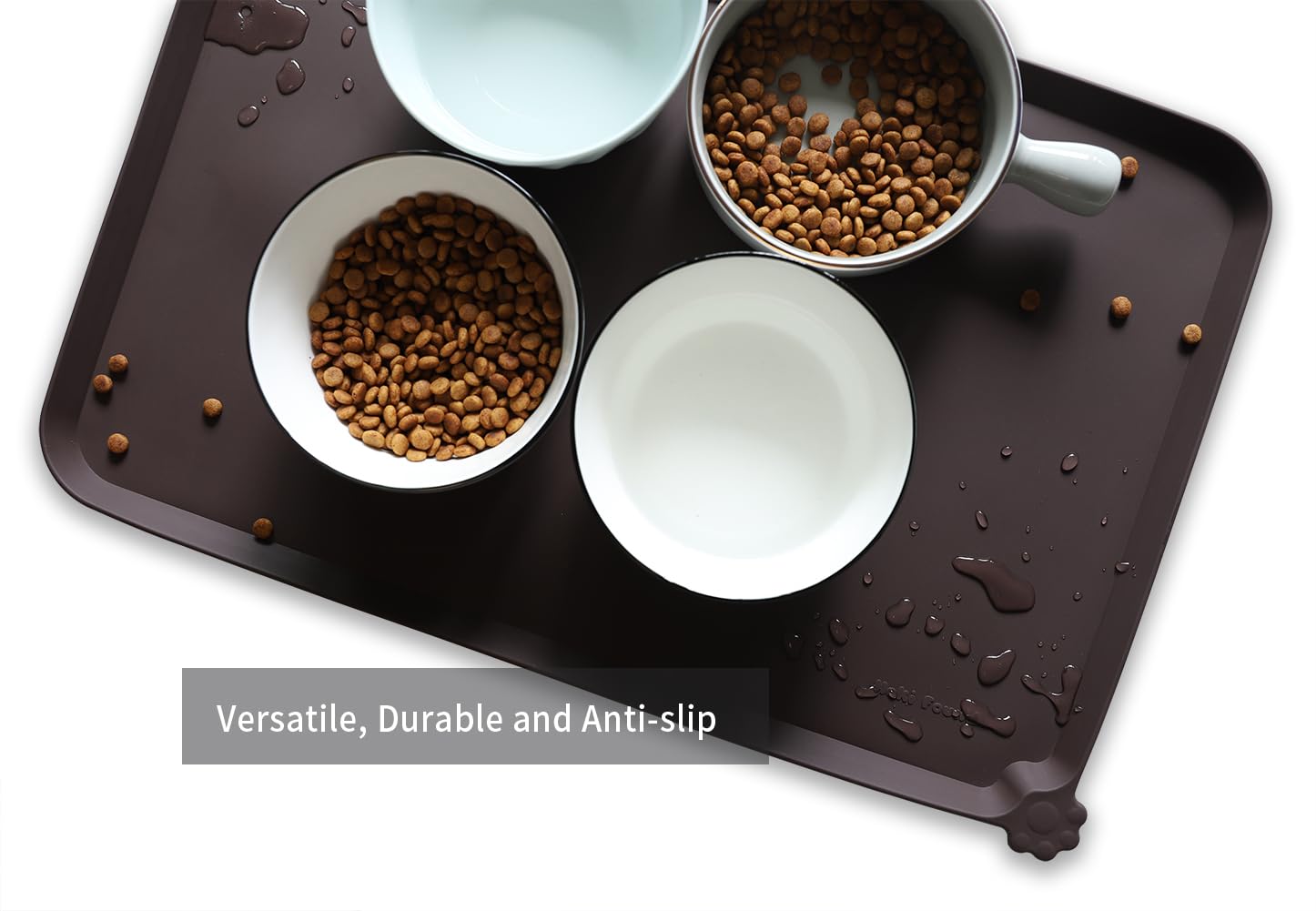 Hoki Found L dark oak mat offers anti-slip protection during feeding times.