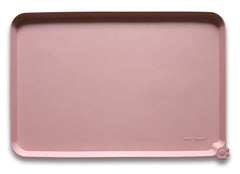 Hoki Found large non-slip mat with raised edge prevents spills.