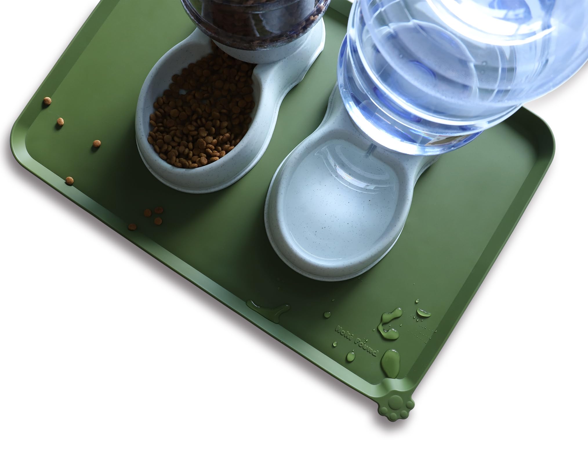 Hoki Found portable anti-slip feeding mat ideal for travel with pets.