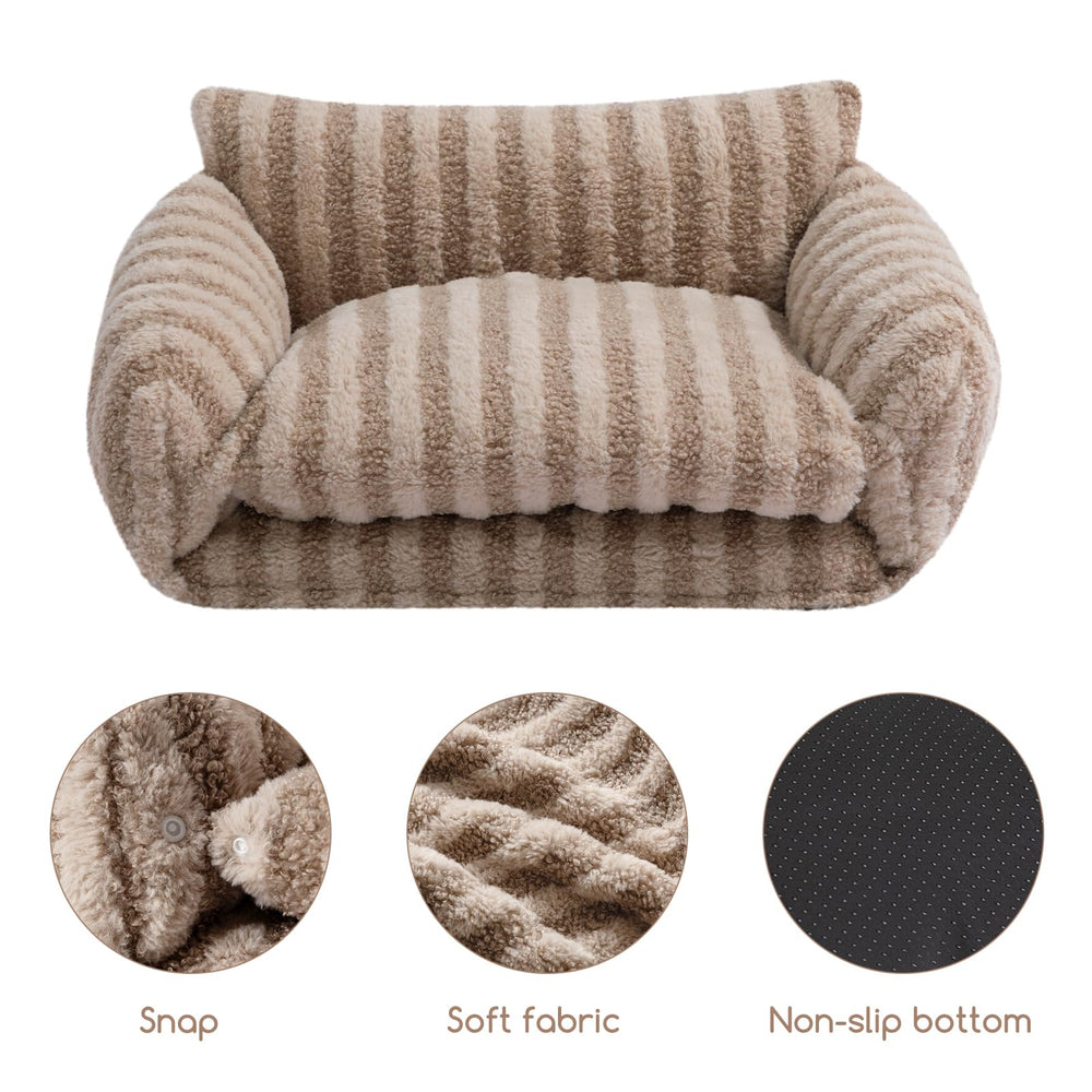 Large sleeping area in Hollypet bed suits kittens and small dogs.