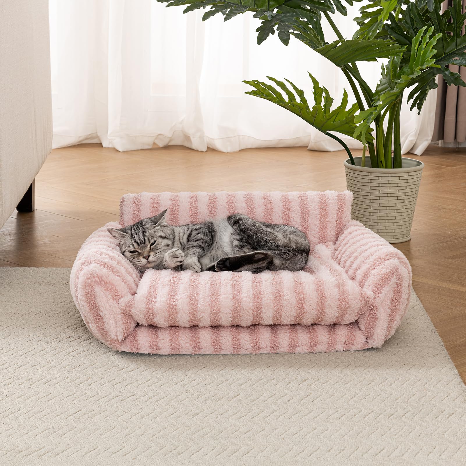 Hollypet cat bed with machine-washable cushion covers for quick cleanup