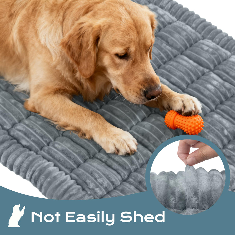 HomeTails soft flannel cover cushions pets during road trips.