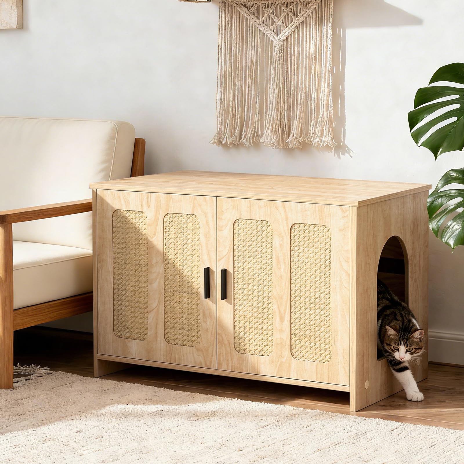 HOOBRO spacious interior fits most standard litter boxes and supplies