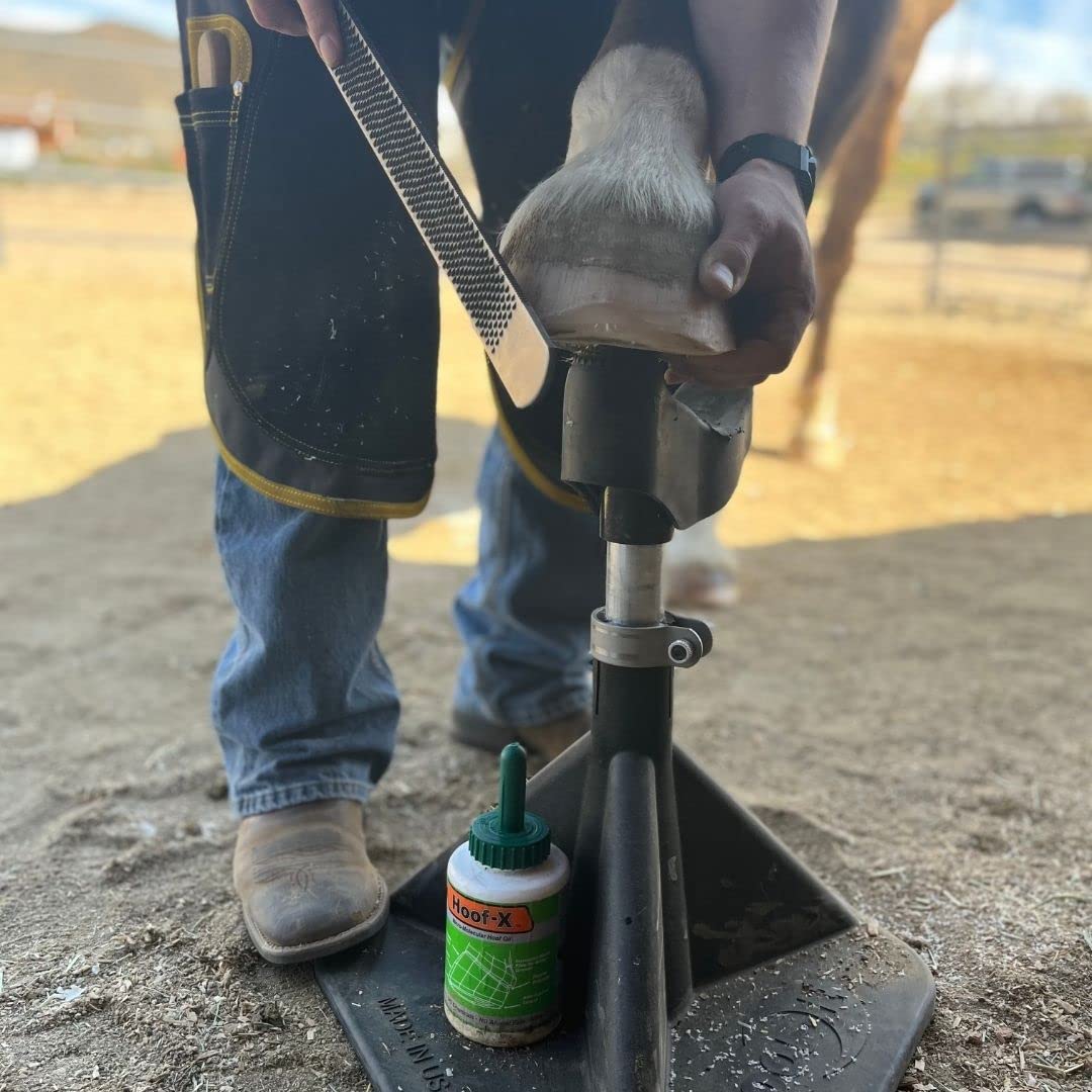 HOOF-IT Hoof Stand in use for surface-side hoof work