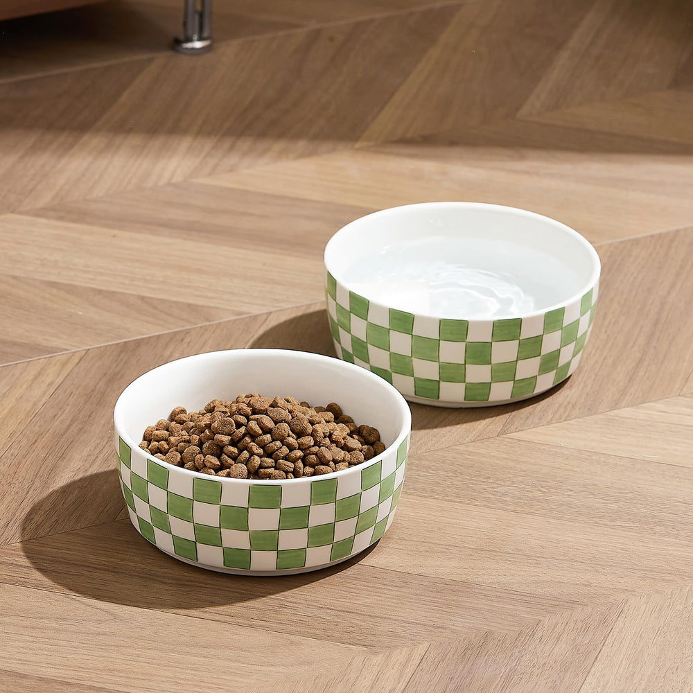 Howise anti-skid rubber base keeps bowls in place during meals.