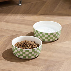 Howise anti-skid rubber base keeps bowls in place during meals.