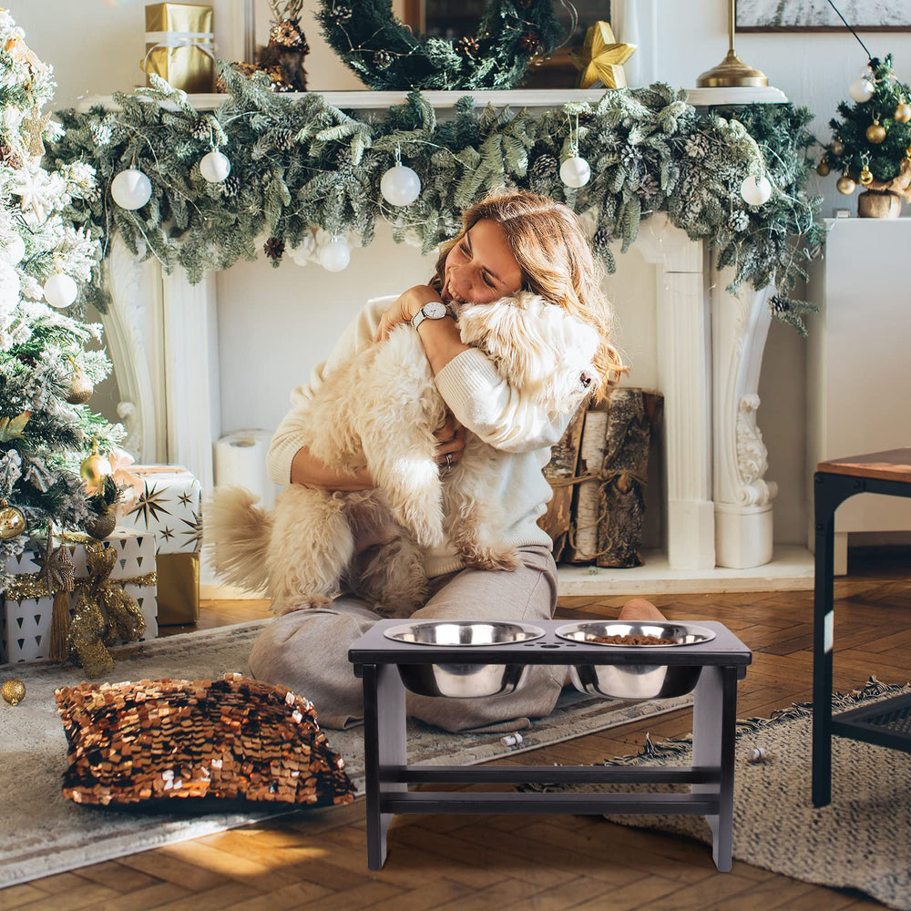 HTB elevated dog bowls accommodate small, medium, and large dogs confidently.