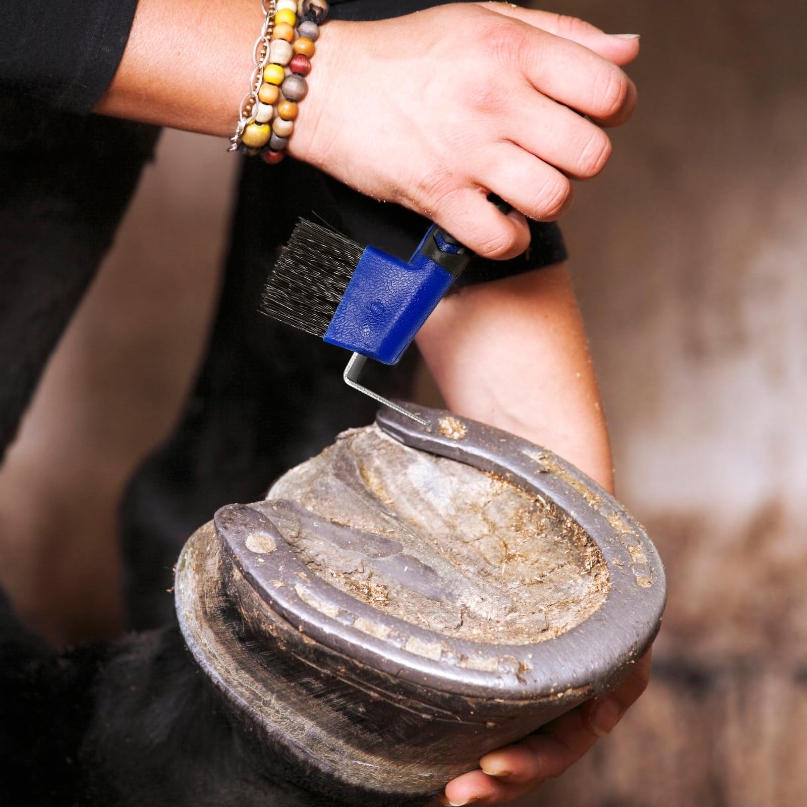 Huimpet storage bag kept with the farrier kit for organized transport