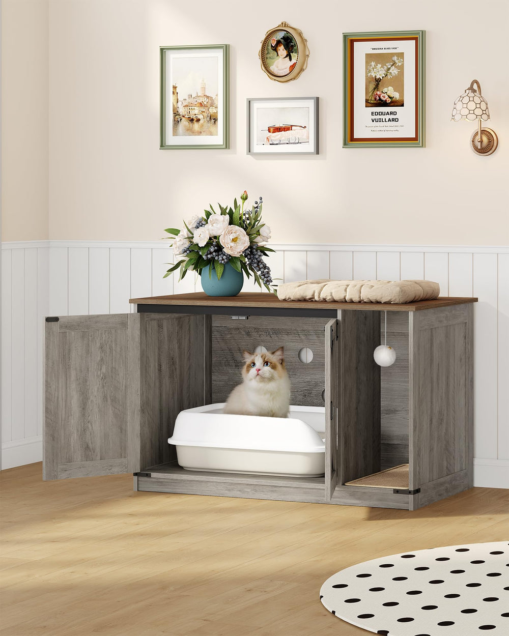 Hzuaneri barn-door style litter box on hallway corner.