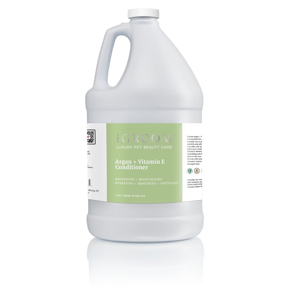 iGroom Argan and Vitamin E conditioner bottle boosts shine and detangles for silky coats.