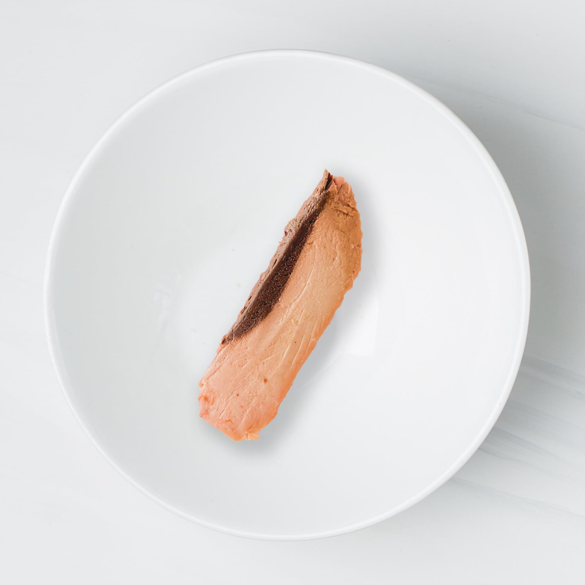 Six-flavor INABA tuna fillet treats displayed for cats.
