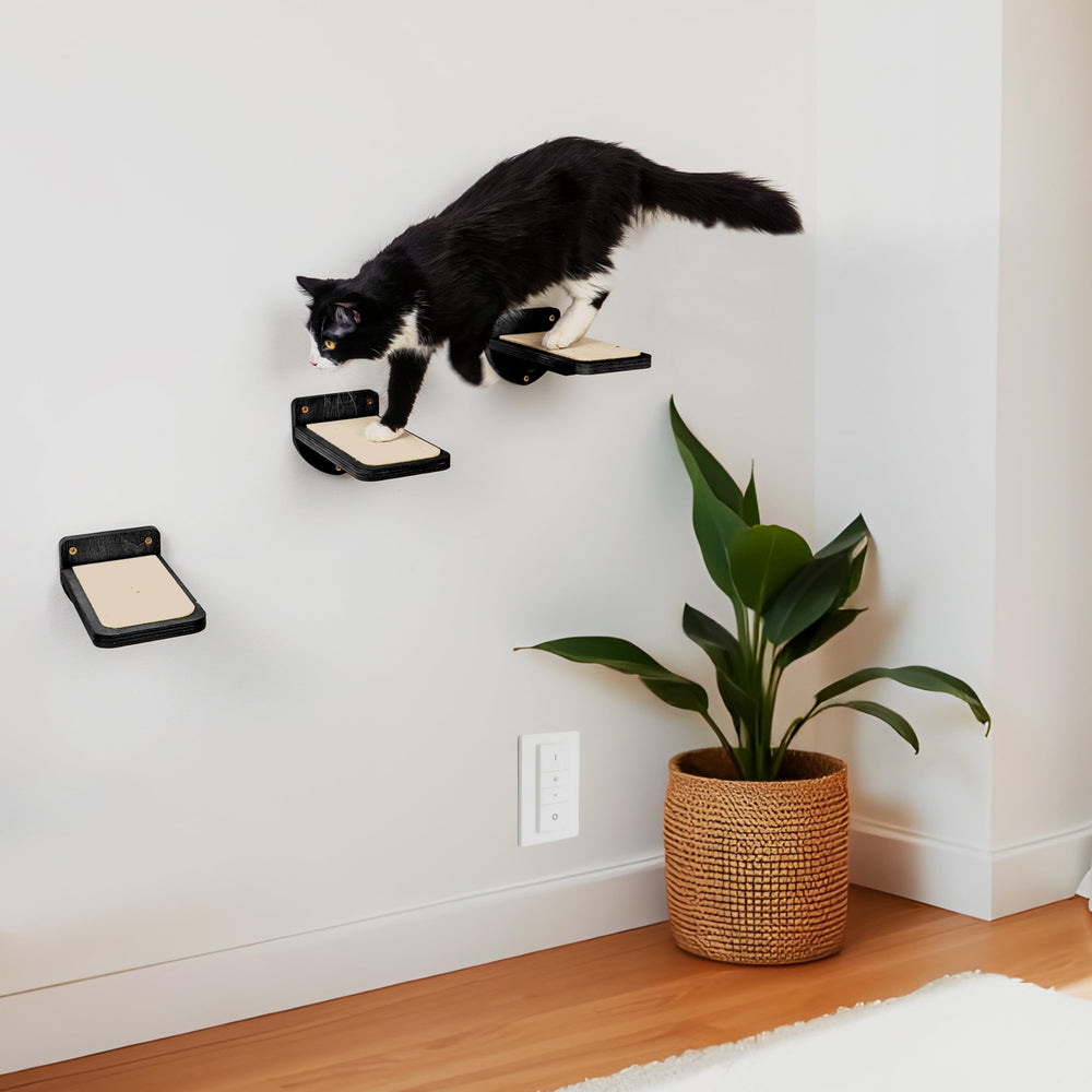 INICIO Cat Wall Steps Space-saving design frees floor space for pets.
