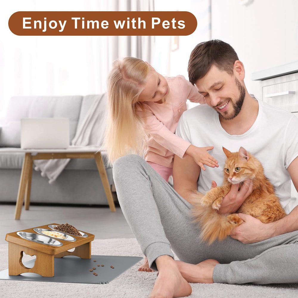 INNVVIS solid wood stand elevates feeding with sturdy support and warm chestnut tone.