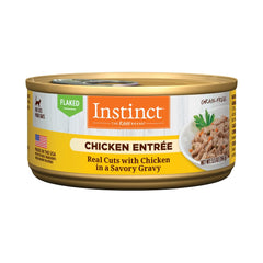 Instinct Flaked Entrée Chicken can in a bowl with gravy shows hydration and flavor.