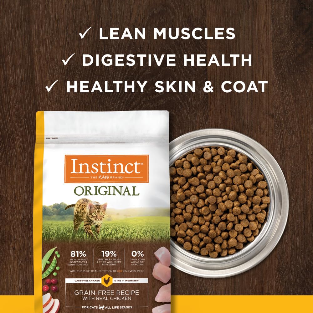 Instinct Original bag shows vegetables and fruits for balanced nutrition.