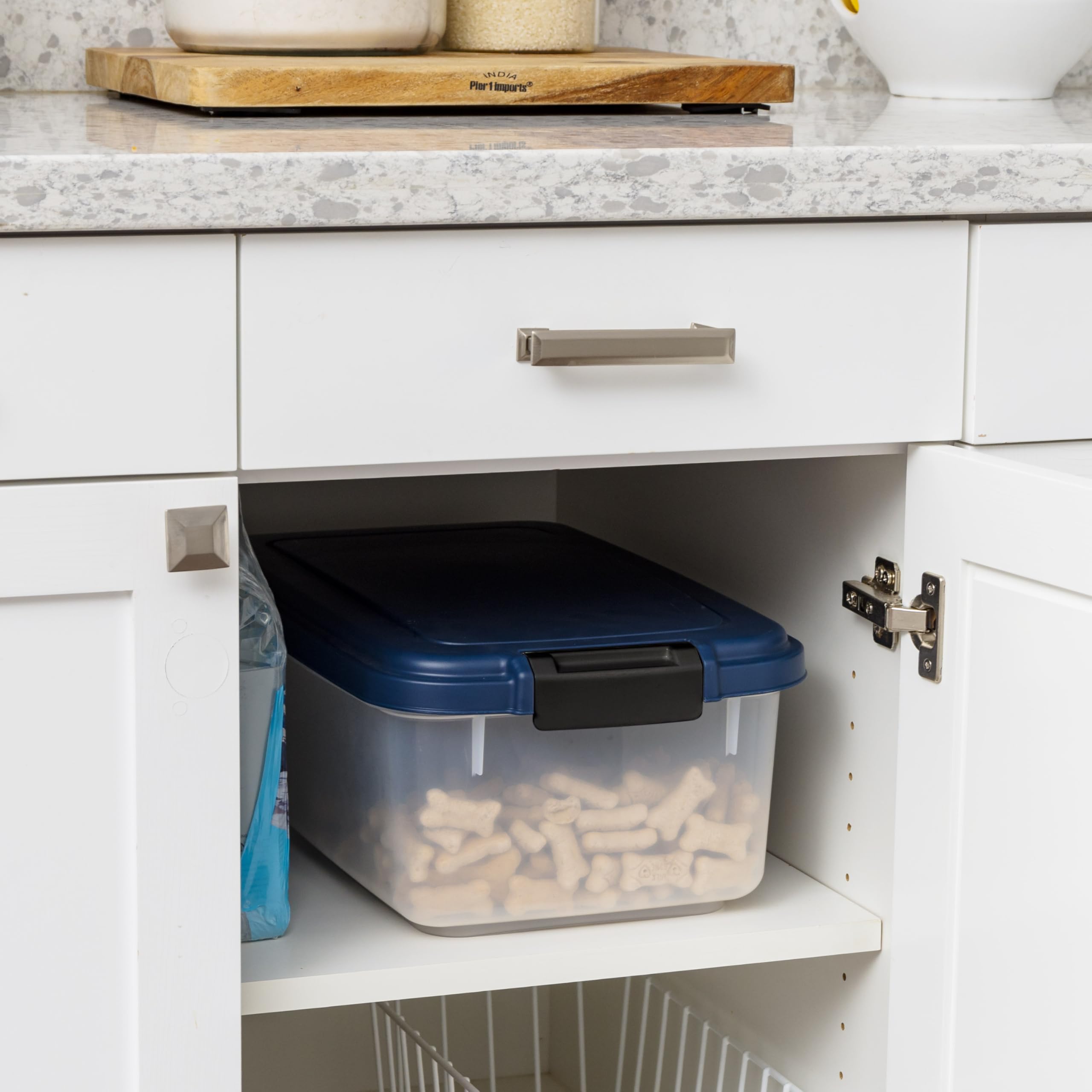 IRIS USA 14-pound capacity container ideal for households with multiple pets.