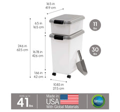 IRIS USA 2-cup scoop included for quick feeding measurements.