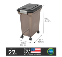 IRIS USA airtight latch closure keeps the lid securely closed.