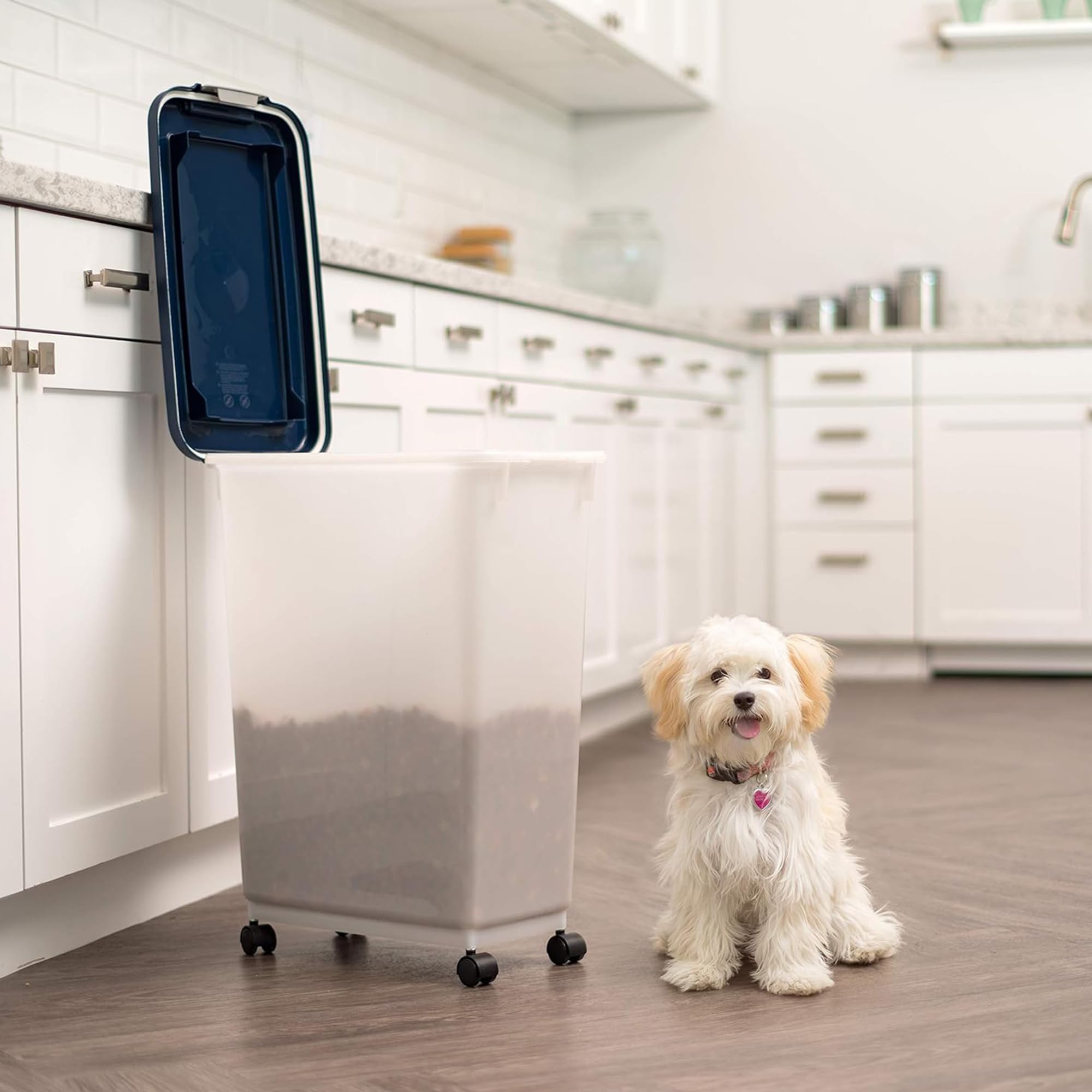 IRIS USA airtight seal locks moisture out for longer dry food freshness