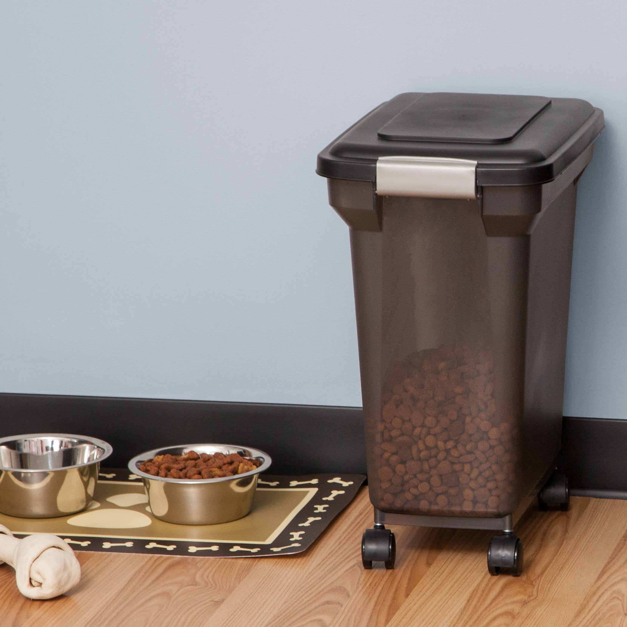 IRIS USA BPA-free FDA-compliant material for safe pet storage.