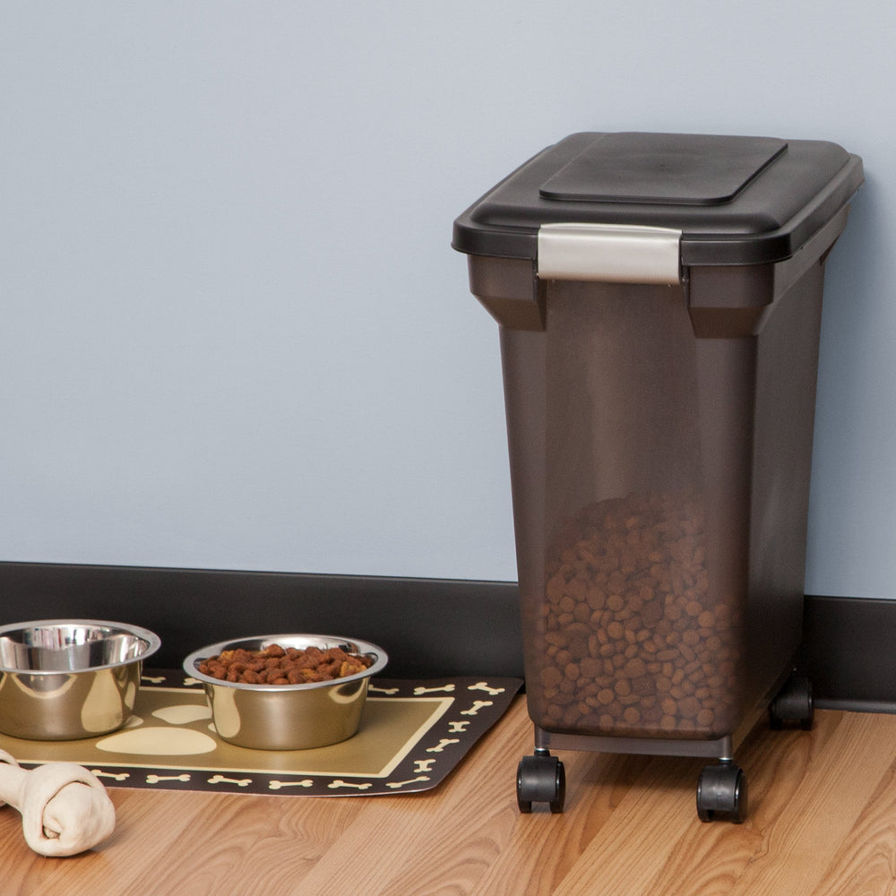 IRIS USA BPA-free FDA-compliant material for safe pet storage.
