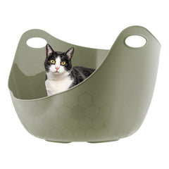 IRIS USA cat litter box with high walls minimizes scatter and messes.