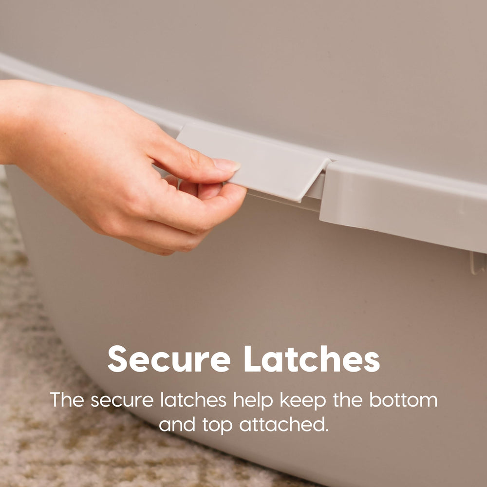 IRIS USA enclosed privacy with a compact door opening supports comfortable cat access.