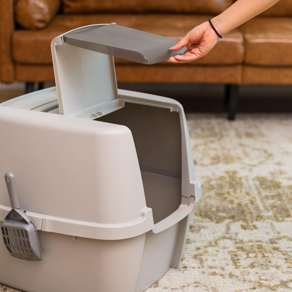 IRIS USA large litter box dimensions offer stability and room to move for cats.