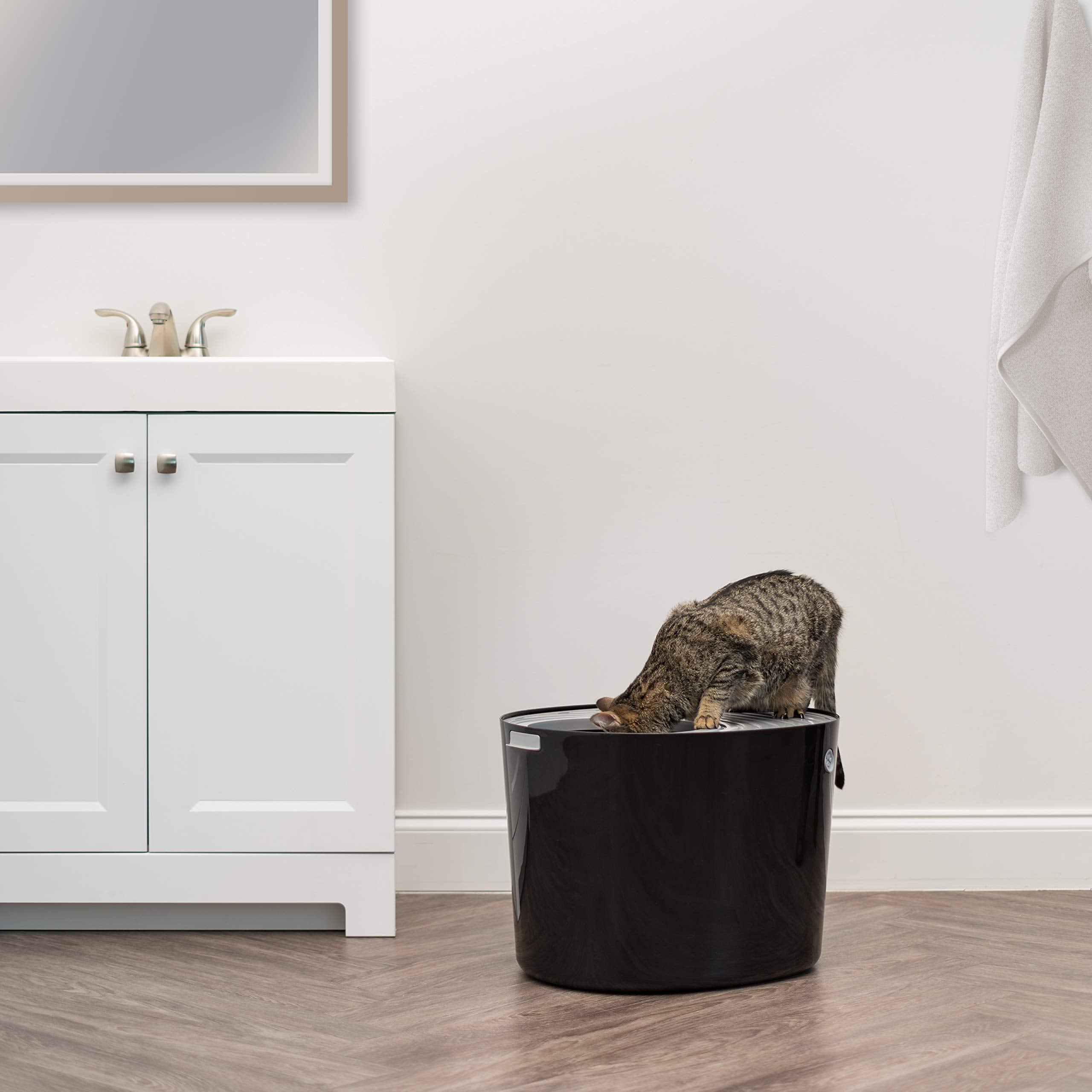 Odor-control feature helps keep the room smelling fresh