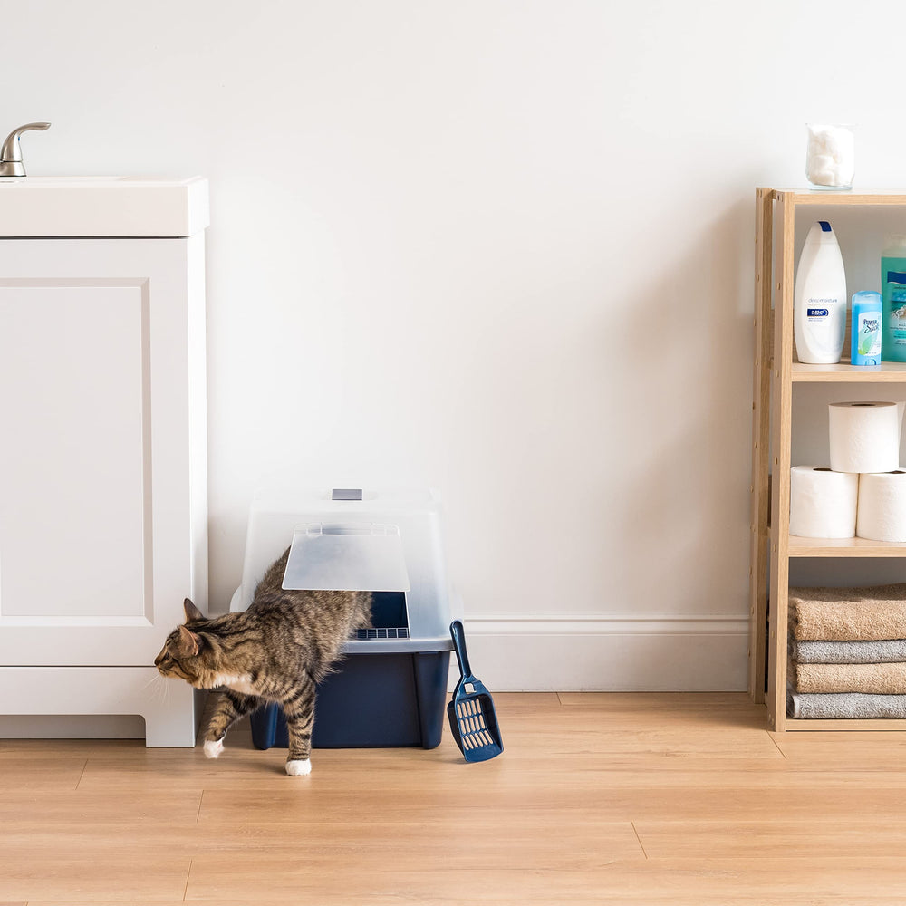 IRIS USA litter box with clip-on scoop for quick cleanup.