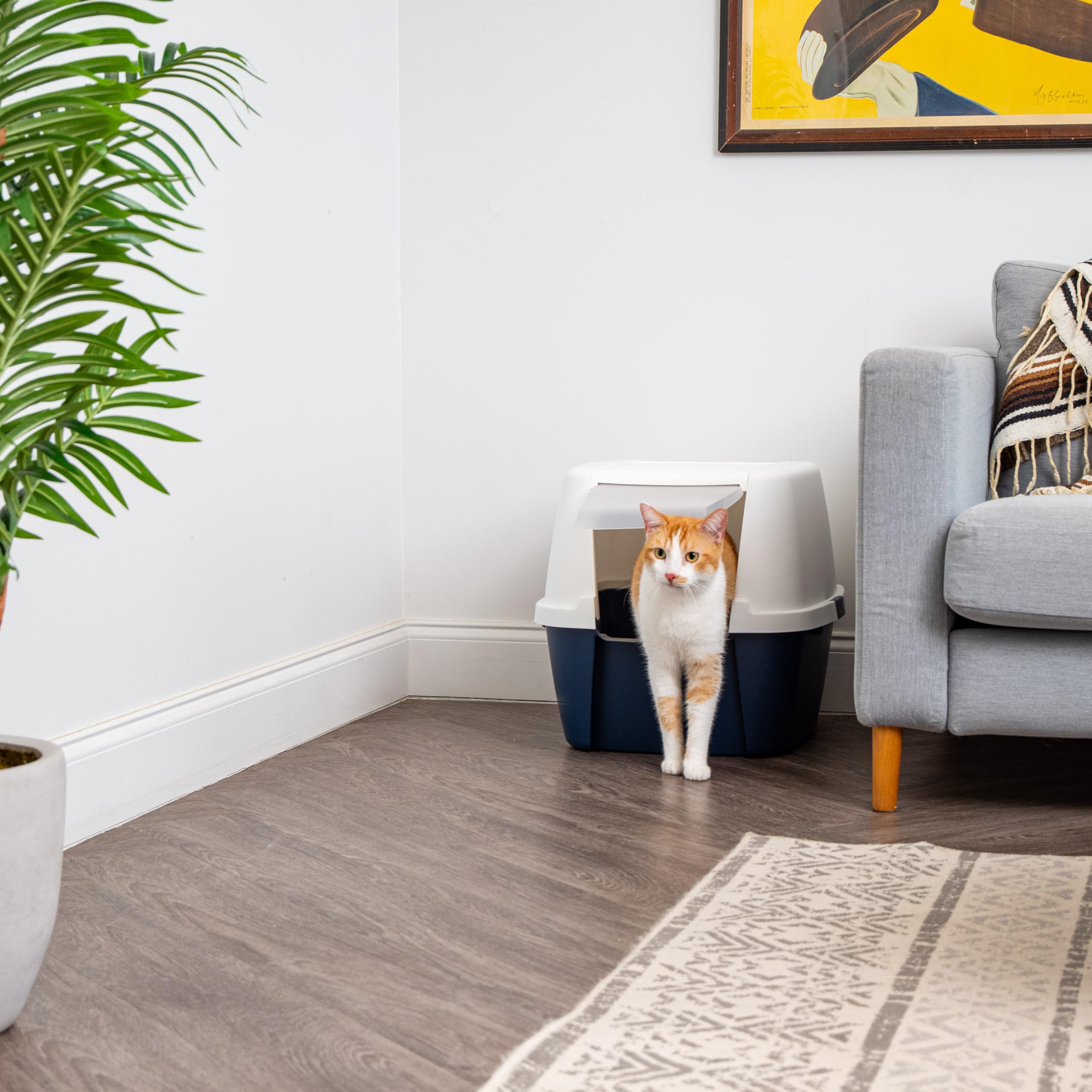 IRIS USA sleek design of the litter box for easy integration