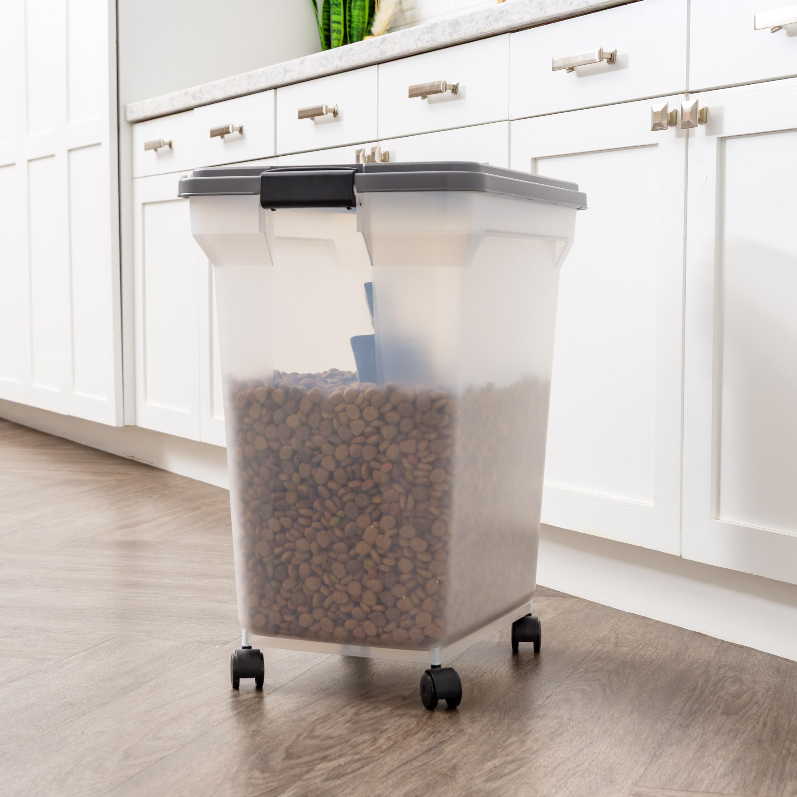 IRIS USA scoop included for mess-free portioning