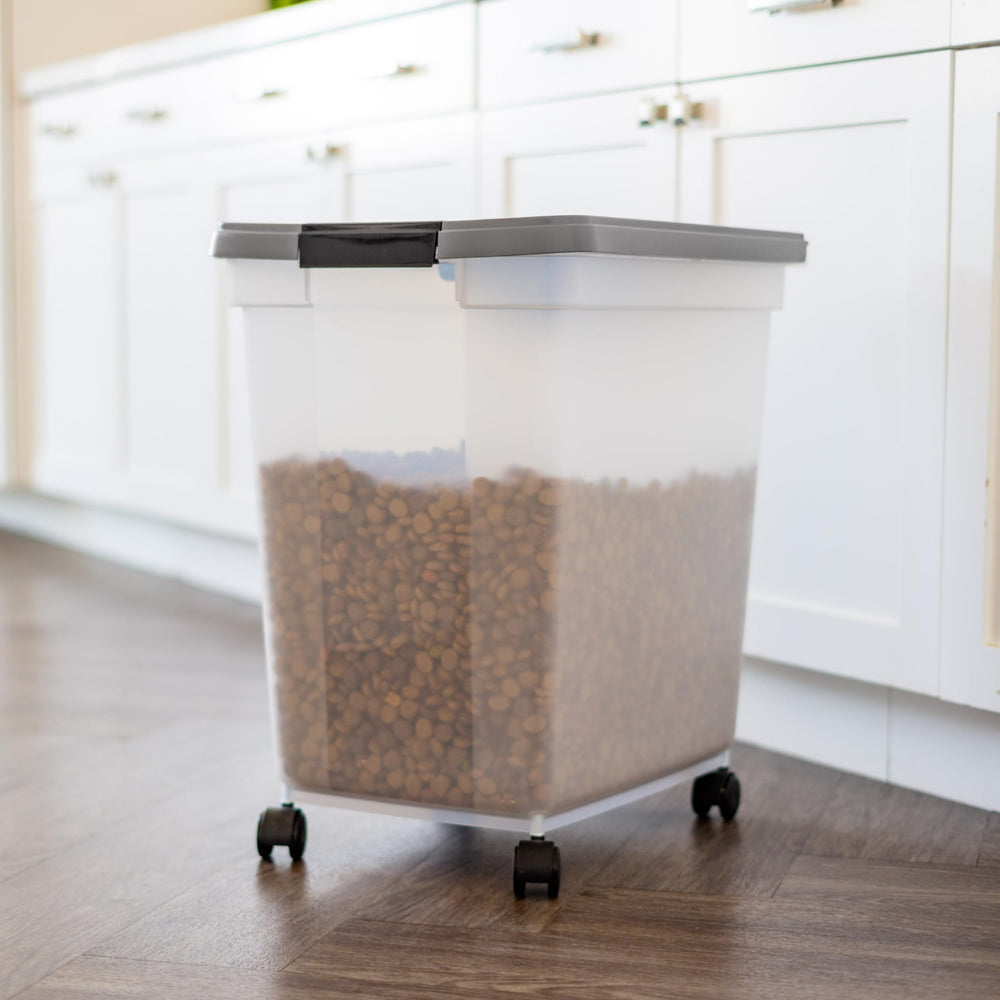 IRIS USA clear body allows quick monitoring of remaining food levels.