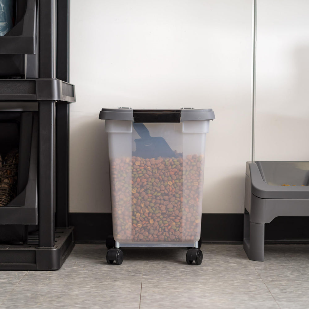 IRIS USA 25-pound capacity dry food container for multiple pets