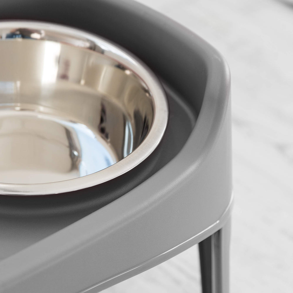 IRIS USA made in the USA includes a dark gray elevated feeder